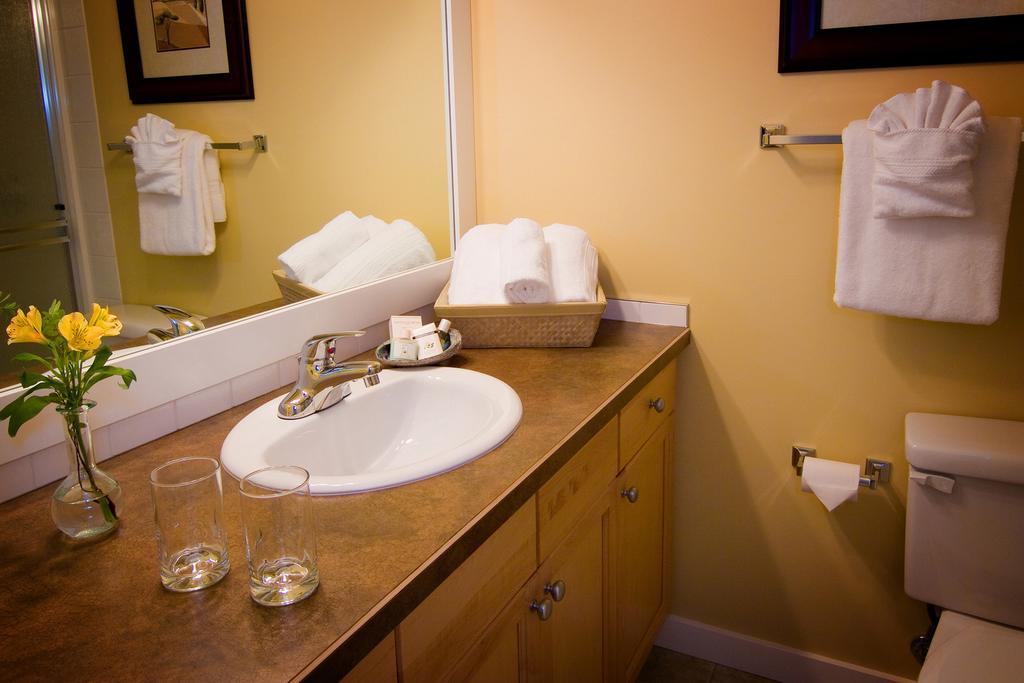 Gowlland Harbour Resort Heriot Bay Номер фото