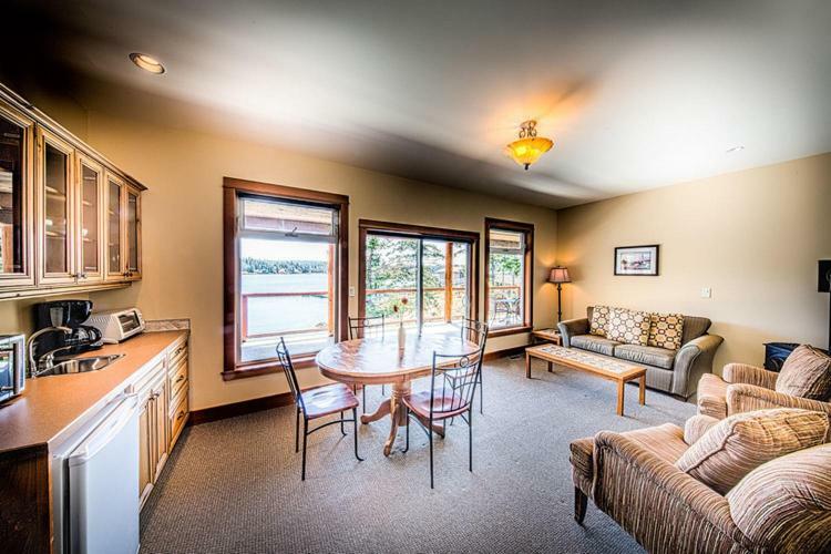 Gowlland Harbour Resort Heriot Bay Екстер'єр фото